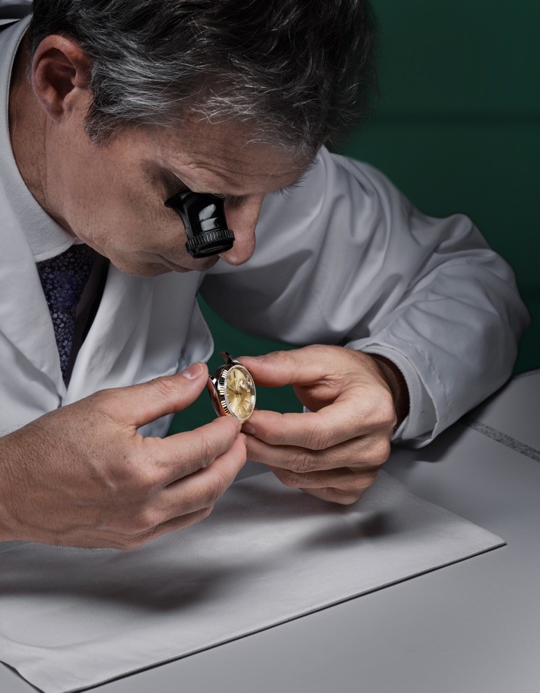 rolex-servicing-2234_rolex-sav_retailers_104_estimation_verification_no_de_serie_boite_v5-portrait Rolex Servicing V7-rolex-servicing-2234_rolex-sav_retailers_104_estimation_verification_no_de_serie_boite_v5-portrait