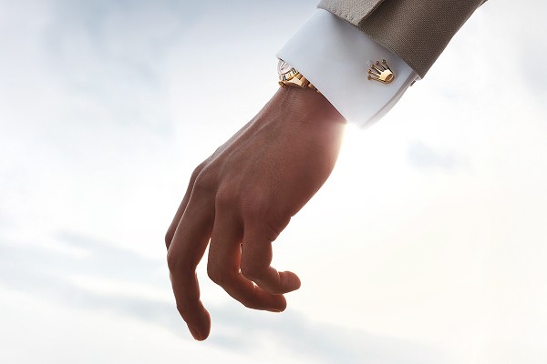 rolex-keep-exploring-rolex-accessories-rolexcufflinks_2403jva_001-landscape