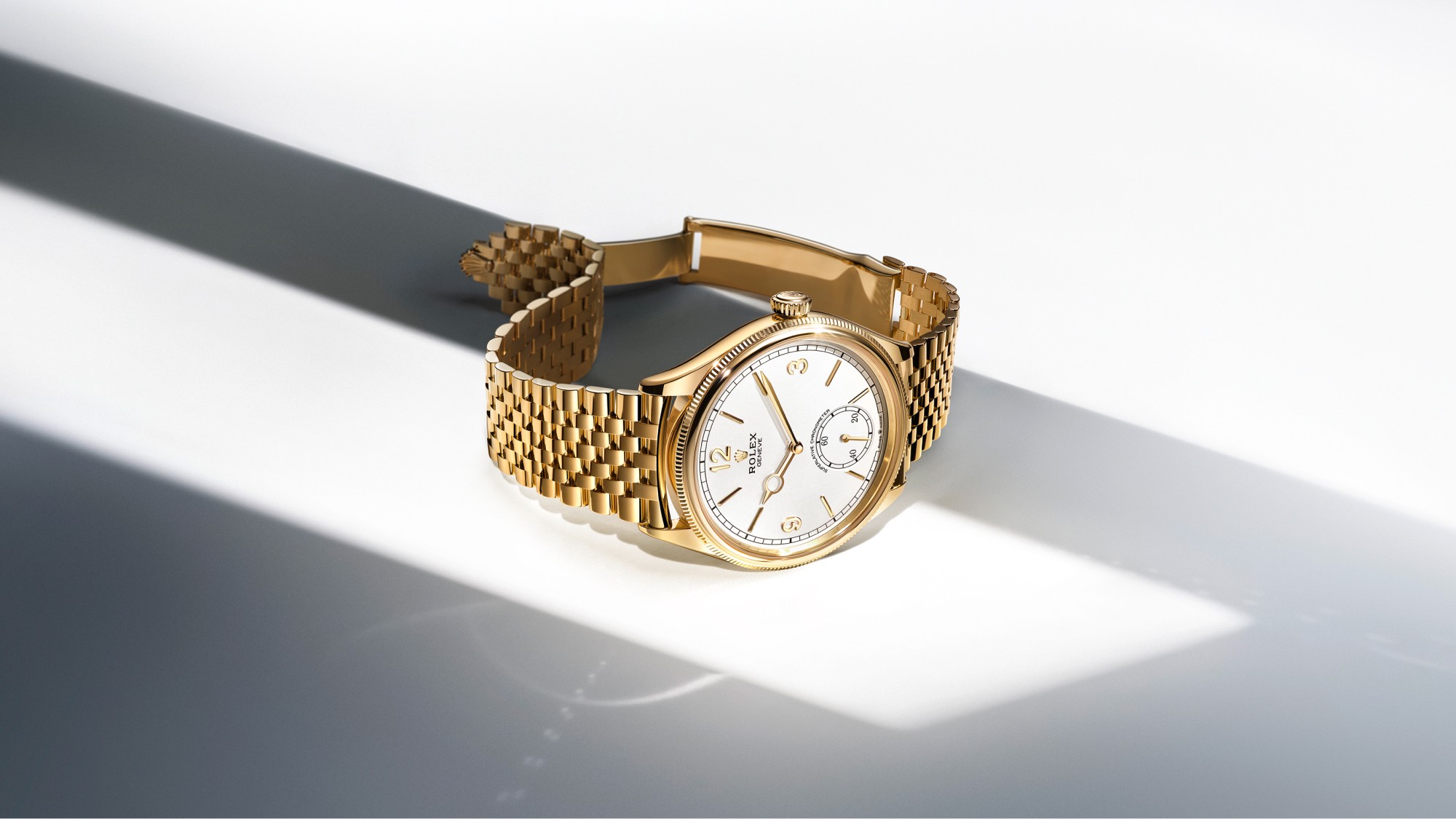 1908 v7-rolex-oyster-perpetual-universal-classic-style-m52508-0008-landscape